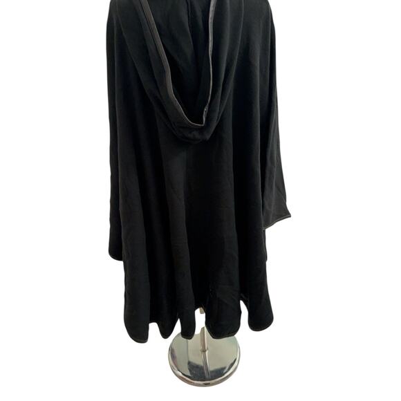 Patricia Nash Cape Poncho Vegan Leather Trim Ornate Metal Clasp Black OS NEW - Picture 12 of 13